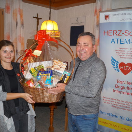 Peter freute sich über einen Geschenkskorb von Spar