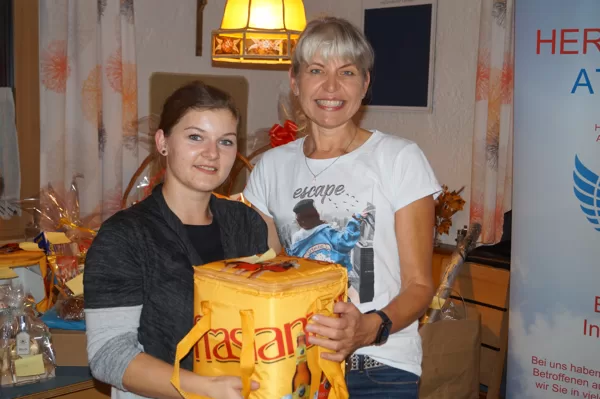 Angelika mit einem Durstlöscher von FRASTANZER
