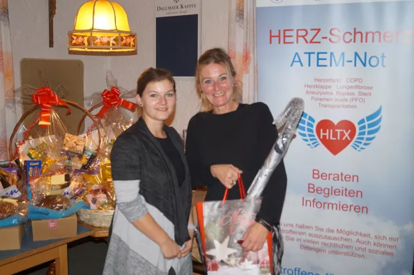 Manuela mit Geschenk von der Fa. Michaeli