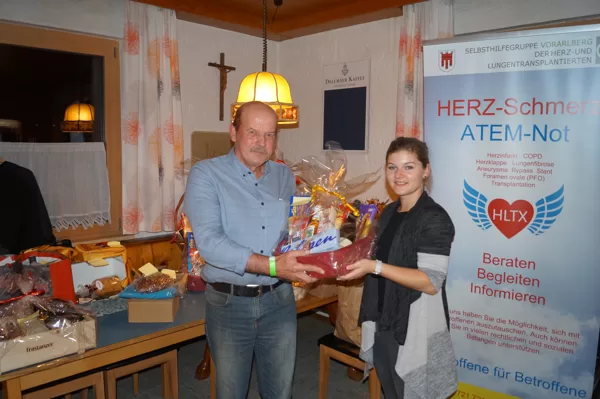 Reinhold mitseinem Geschenkskorb
