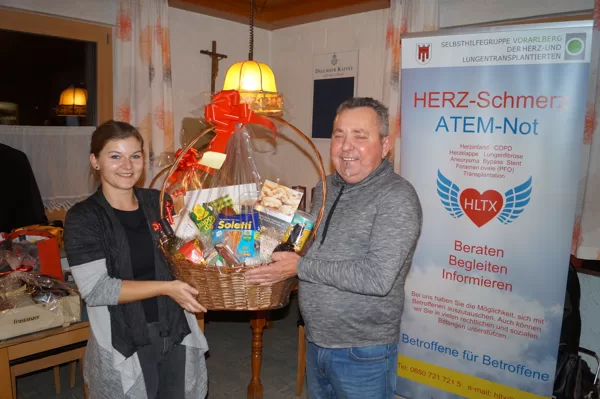 Peter freute sich über einen Geschenkskorb von Spar