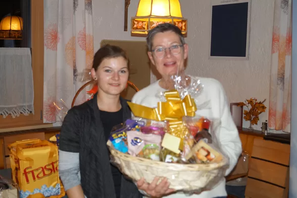 Angelika freute sich auch über einen Geschenkskorb von Spar Frastanz